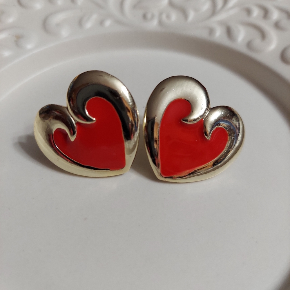 Don-Lin Textured Gold/Red Enamel Heart Earrings.